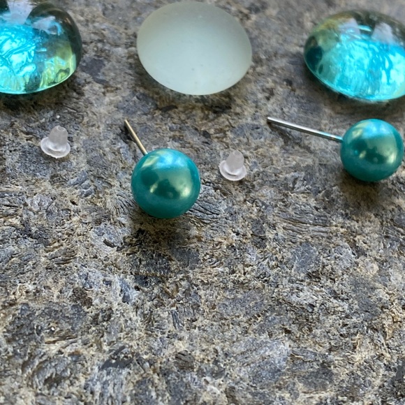๐Sale ๐2 for $10 NWOT beautiful baby blue shiny large ball post earrings - Picture 5 of 6